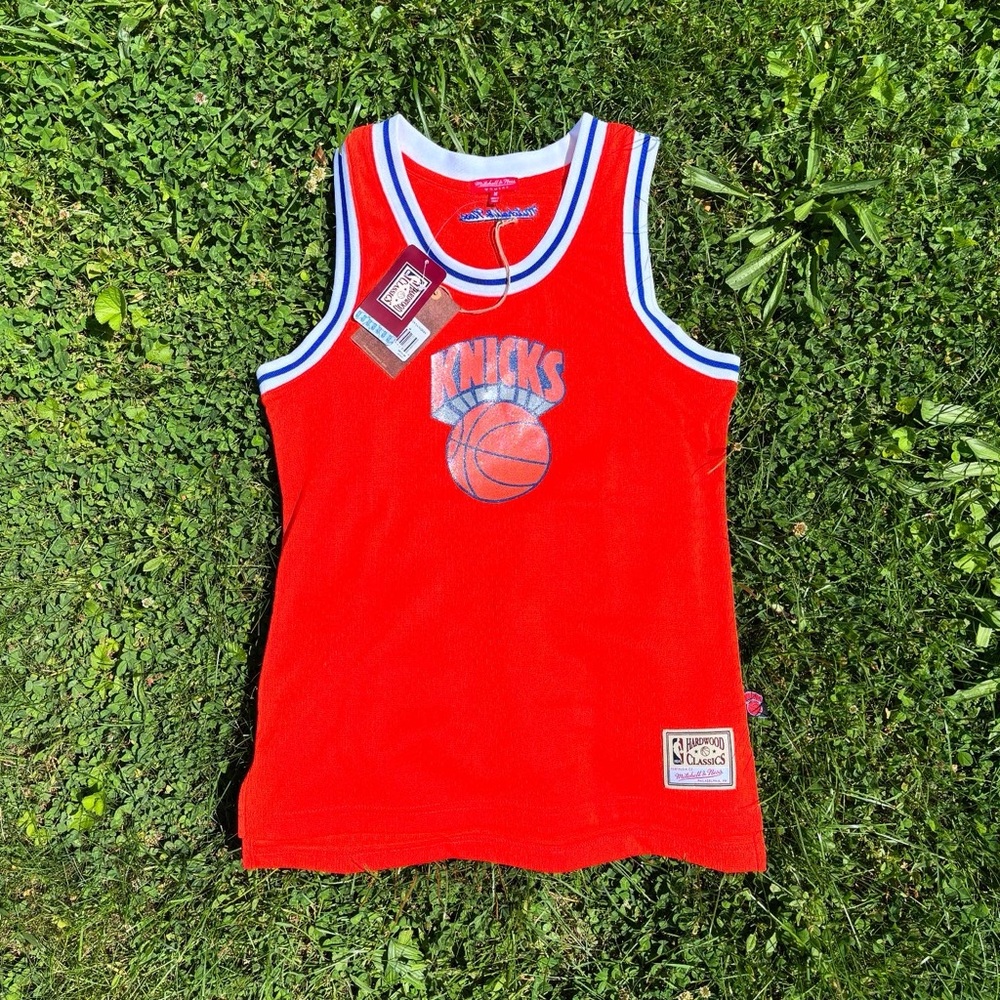 NWT Women's Mitchell Ness
New York Knicks NBA Glitter Swingman Jersey